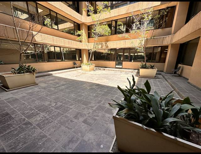 9,657M² OFFICE TO LET IN PARKTOWN